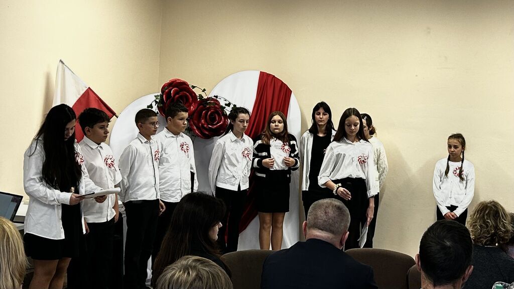 Uroczyste Obchody Święta Niepodległości zorganizowane przez Koło Gospodyń Wiejskich w Tarle