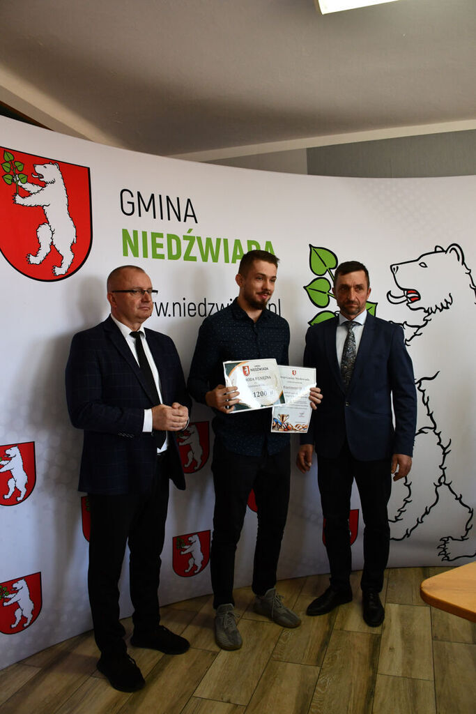 Uroczyste wręczenie nagród sportowcom z terenu Gminy Niedźwiada