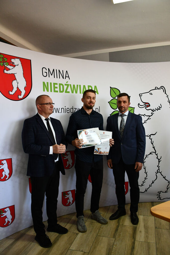 Uroczyste wręczenie nagród sportowcom z terenu Gminy Niedźwiada