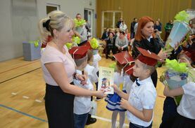 Ślubowanie uczniów klas pierwszych w SP 1 w Pajęcznie
