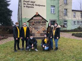 Hotel dla owadów w ogródku Zespołu Szkół w Pajęcznie – projekt ekologiczny