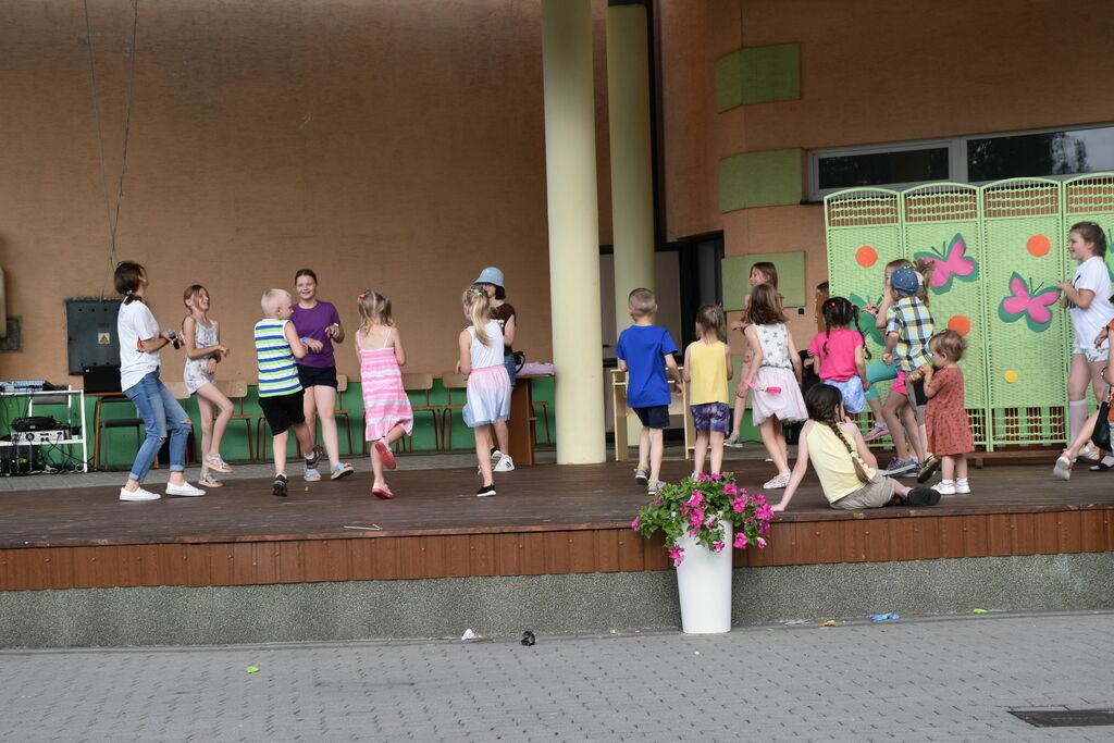 Zabawy na festynie z okazji Gminnego Dnia Dziecka 