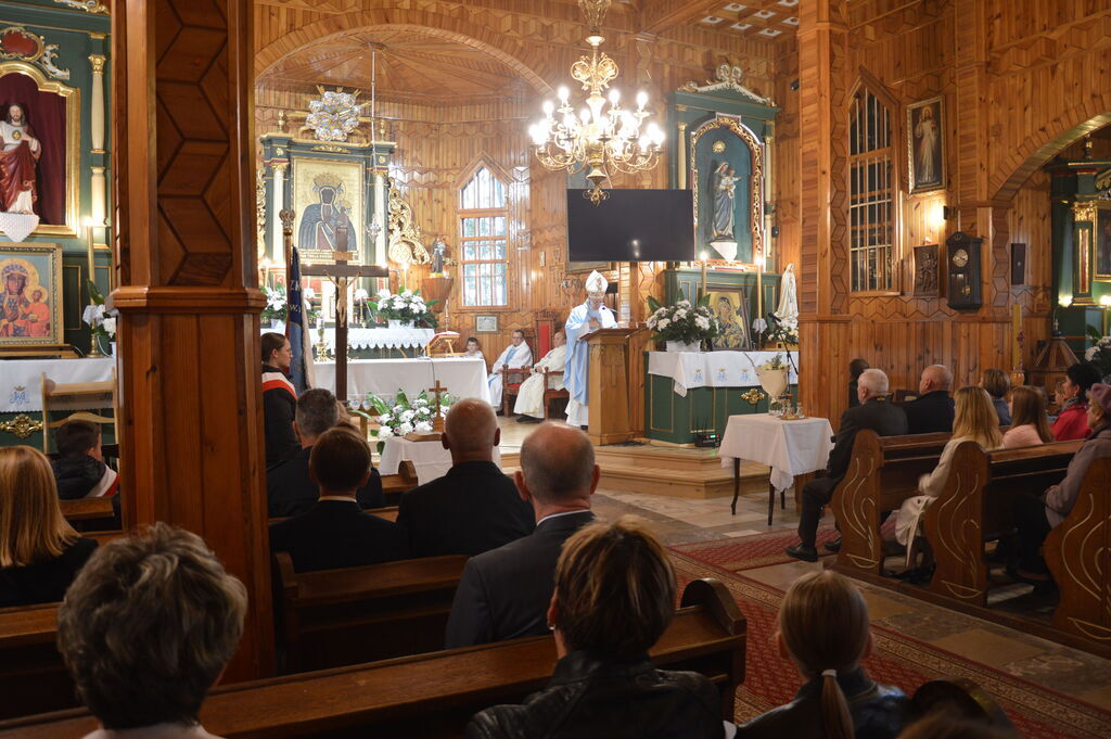 W sobotę 4 października Szkoła Podstawowa w Lipinach Dolnych obchodziła jubileusz 20-lecia nadania jej imienia św. Franciszka z Asyżu