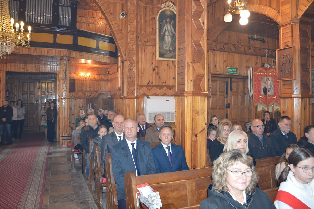 W sobotę 4 października Szkoła Podstawowa w Lipinach Dolnych obchodziła jubileusz 20-lecia nadania jej imienia św. Franciszka z Asyżu