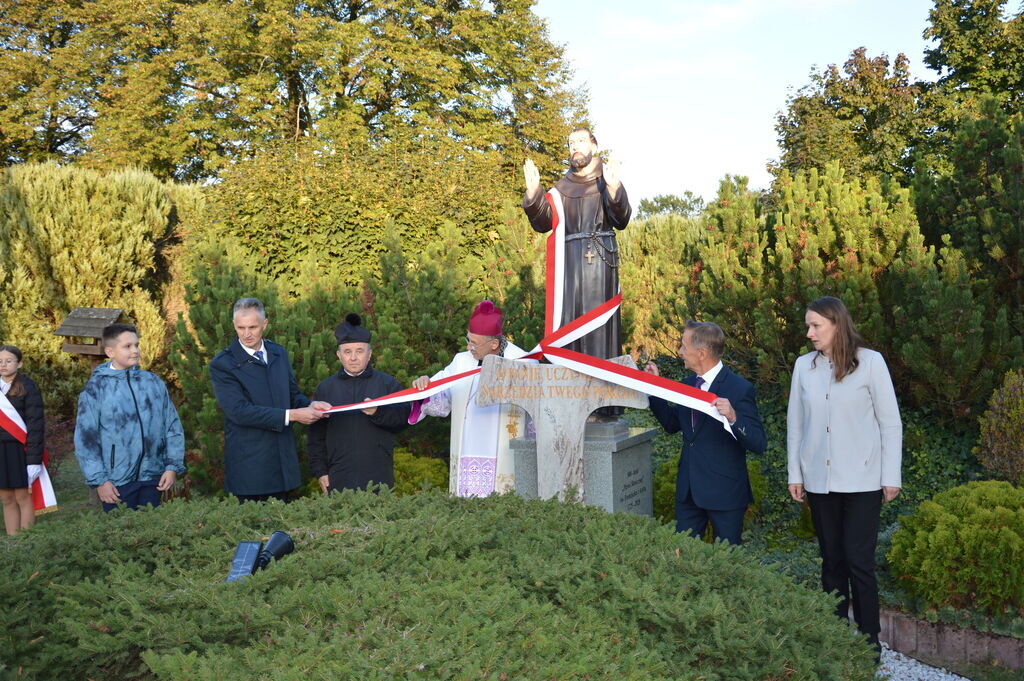 W sobotę 4 października Szkoła Podstawowa w Lipinach Dolnych obchodziła jubileusz 20-lecia nadania jej imienia św. Franciszka z Asyżu