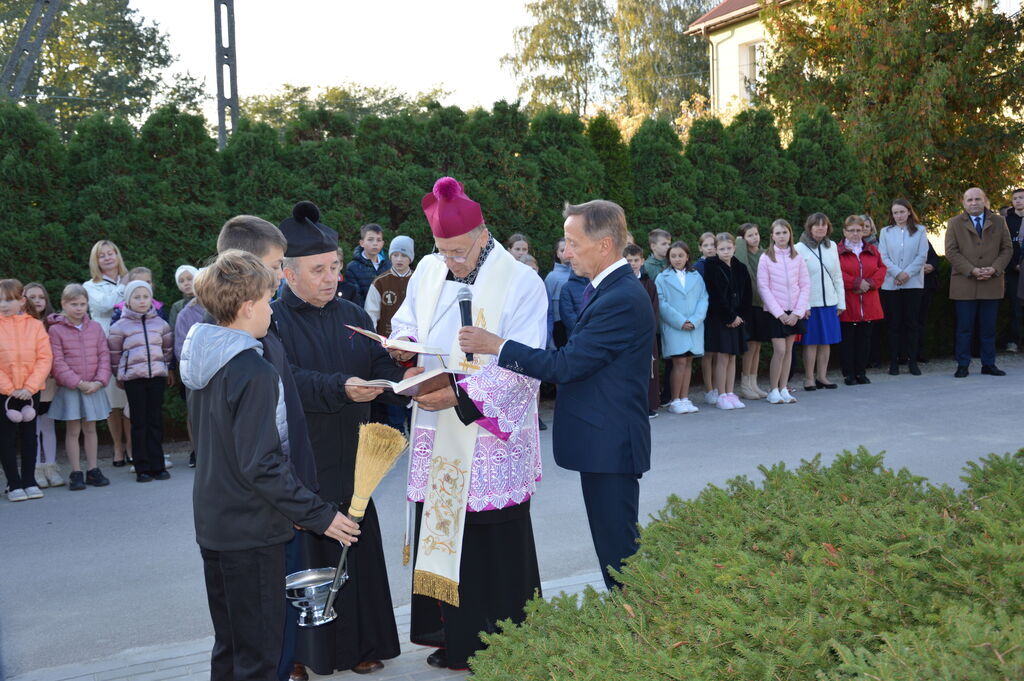 W sobotę 4 października Szkoła Podstawowa w Lipinach Dolnych obchodziła jubileusz 20-lecia nadania jej imienia św. Franciszka z Asyżu