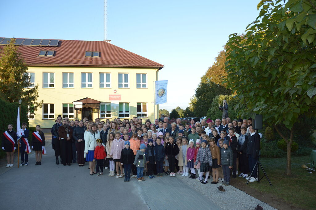 W sobotę 4 października Szkoła Podstawowa w Lipinach Dolnych obchodziła jubileusz 20-lecia nadania jej imienia św. Franciszka z Asyżu