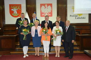 pierwszy rząd od lewej: Sylwia Pisarek-Piotrowska, Zofia
Sieńko, Anna Pawlas, Marta Janeczko, Krzysztof Chmielik drugi rząd od
lewej: Grzegorz Kozioł, Zdzisław Antoń, Andrzej Chrząstowski, Paweł Pikula