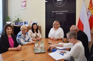 Dofinansowanie do zakupu busa ze środków PFRON dla WTZ w Krężnicy Jarej
