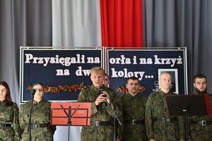 Przysięgali na orła i na krzyż, na dwa kolory...