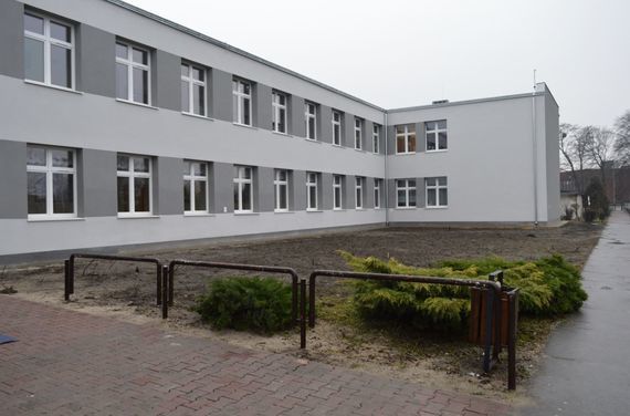 
                                                    Budynek szkoły
                                                
