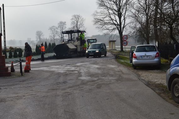 Trwają roboty drogowe na drodze powiatowej w miejscowości Zawitała w gminie Nowodwór