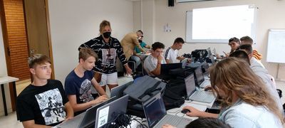 Elektrycy i informatycy z Zespołu Szkół Zawodowych nr 1 w Dęblinie doskonalą swoje umiejętności w Sewilli