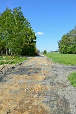 
                                                       Trwają zaawansowane prace przy zadaniu pn.:  „Przebudowa dróg powiatowych Nr 1408L (Dąbia – Zalesie) oraz 1409L (Dąbia – Ownia – Wylezin) w powiecie ryckim”.
                                                
