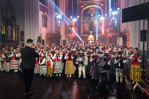 
                                                    Wspomnień czar – koncert „Małej Armii Janosika” raz jeszcze…
                                                