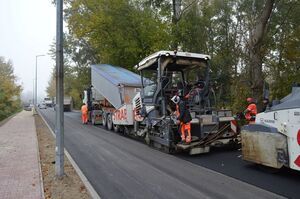 
                                                    Trwają roboty budowlane na ul. Spacerowej w Dęblinie w ramach zadania inwestycyjnego pn.: „Przebudowa infrastruktury drogowej na terenie powiatu ryckiego – Etap I”
                                                