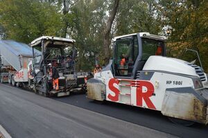 
                                                    Trwają roboty budowlane na ul. Spacerowej w Dęblinie w ramach zadania inwestycyjnego pn.: „Przebudowa infrastruktury drogowej na terenie powiatu ryckiego – Etap I”
                                                