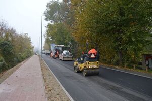 
                                                    Trwają roboty budowlane na ul. Spacerowej w Dęblinie w ramach zadania inwestycyjnego pn.: „Przebudowa infrastruktury drogowej na terenie powiatu ryckiego – Etap I”
                                                