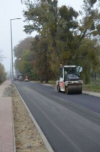 
                                                    Trwają roboty budowlane na ul. Spacerowej w Dęblinie w ramach zadania inwestycyjnego pn.: „Przebudowa infrastruktury drogowej na terenie powiatu ryckiego – Etap I”
                                                