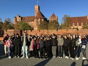 
                                                    Wyprawa uczniów Technikum nr 2 w Dęblinie nad Bałtyk
                                                