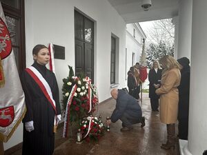 
                                                    „Pamięć jest naszym obowiązkiem” – odsłonięcie tablicy upamiętniającej ofiary ”Akcji Reinhardt”.
                                                