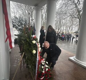 
                                                    „Pamięć jest naszym obowiązkiem” – odsłonięcie tablicy upamiętniającej ofiary ”Akcji Reinhardt”.
                                                