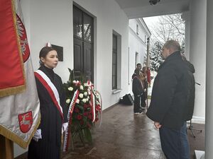 
                                                    „Pamięć jest naszym obowiązkiem” – odsłonięcie tablicy upamiętniającej ofiary ”Akcji Reinhardt”.
                                                