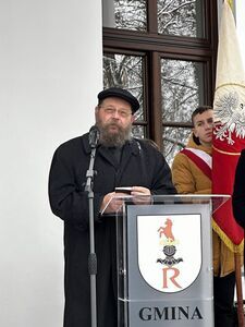 
                                                    „Pamięć jest naszym obowiązkiem” – odsłonięcie tablicy upamiętniającej ofiary ”Akcji Reinhardt”.
                                                