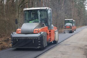 
                                                    TRWAJĄ PRACE PRZY REALIZACJI ZADANIA PN.: „PRZEBUDOWA DROGI POWIATOWEJ NR 1420L OD KM 0+000 DO KM 6+299,73 W MIEJSCOWOŚCIACH KŁOCZEW, JAGODNE, GÓZD”
                                                