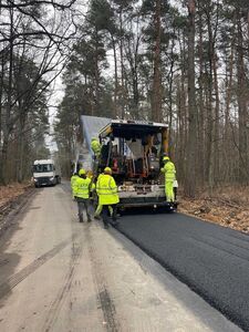 
                                                    TRWAJĄ PRACE PRZY REALIZACJI ZADANIA PN.: „PRZEBUDOWA DROGI POWIATOWEJ NR 1420L OD KM 0+000 DO KM 6+299,73 W MIEJSCOWOŚCIACH KŁOCZEW, JAGODNE, GÓZD”
                                                