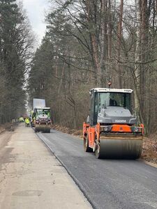 
                                                    TRWAJĄ PRACE PRZY REALIZACJI ZADANIA PN.: „PRZEBUDOWA DROGI POWIATOWEJ NR 1420L OD KM 0+000 DO KM 6+299,73 W MIEJSCOWOŚCIACH KŁOCZEW, JAGODNE, GÓZD”
                                                