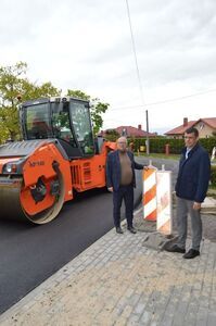 
                                                    Wizytacja Starosty Ryckiego oraz Dyrektora Zarządu Dróg Powiatowych w Rykach na placu budowy drogi powiatowej Nr 1420L w miejscowościach Kłoczew, Jagodne i Gózd
                                                