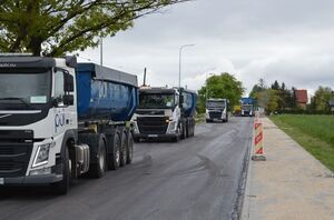 
                                                    Wizytacja Starosty Ryckiego oraz Dyrektora Zarządu Dróg Powiatowych w Rykach na placu budowy drogi powiatowej Nr 1420L w miejscowościach Kłoczew, Jagodne i Gózd
                                                