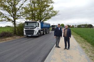 
                                                    Wizytacja Starosty Ryckiego oraz Dyrektora Zarządu Dróg Powiatowych w Rykach na placu budowy drogi powiatowej Nr 1420L w miejscowościach Kłoczew, Jagodne i Gózd
                                                