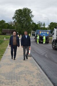 
                                                    Wizytacja Starosty Ryckiego oraz Dyrektora Zarządu Dróg Powiatowych w Rykach na placu budowy drogi powiatowej Nr 1420L w miejscowościach Kłoczew, Jagodne i Gózd
                                                