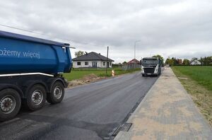 
                                                    Wizytacja Starosty Ryckiego oraz Dyrektora Zarządu Dróg Powiatowych w Rykach na placu budowy drogi powiatowej Nr 1420L w miejscowościach Kłoczew, Jagodne i Gózd
                                                