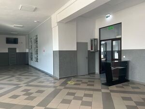 
                                                    Nowy wygląd holu i szatni w ZSZ Nr 1 w Dęblinie
                                                