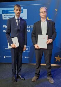 
                                                    Karol Karpisz i Bartosz Kamola  z Zespołu Szkół Zawodowych nr 1 w Dęblinie wśród uzdolnionych i utalentowanych uczniów  województwa lubelskiego
                                                