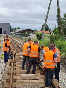
                                                    Uczniowie Zespołu Szkól Zawodowych nr 1 w Dęblinie na stażu wakacyjnym
                                                