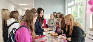 
                                                    Dzień Różowej Wstążki w ZSZ nr 2 w Dęblinie
                                                