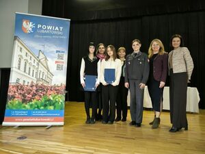 
                                                    Uczennice z Powiatu Ryckiego w etapie regionalnym XII Olimpiady Wiedzy o Zdrowiu Psychicznym
                                                