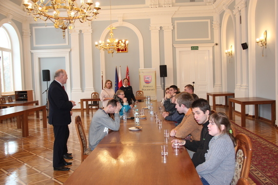 Uczniowie z SOSW w Kęble na lekcji preorientacji zawodowej w puławskim Starostwie