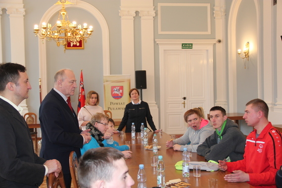 Uczniowie z SOSW w Kęble na lekcji preorientacji zawodowej w puławskim Starostwie