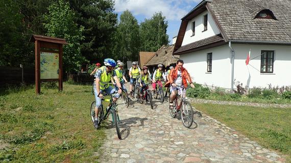 Taborem, rowerem, pieszo podążamy w stronę Wisły