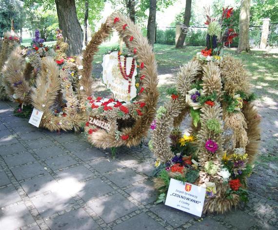 Wieńce i stoiska na Dożynkach Powiatowych Nałęczów 2018