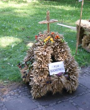 Wieńce i stoiska na Dożynkach Powiatowych Nałęczów 2018