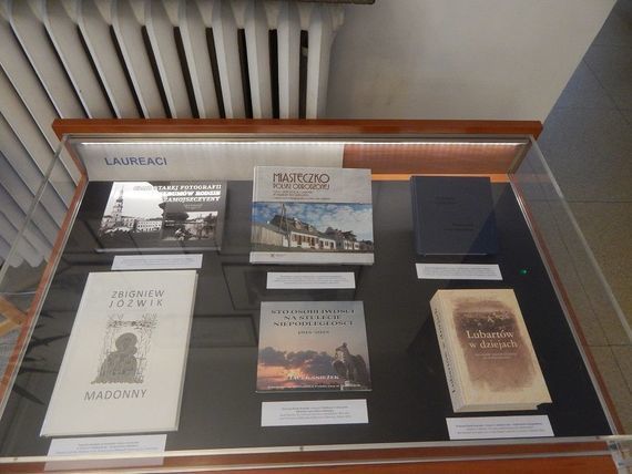 Książka „Sto osobliwości na stulecie Niepodległości 1918–2018” nagrodzona Wawrzynem Pawła Konrada