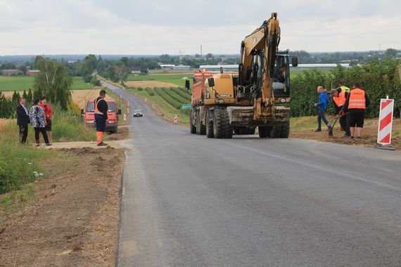 Fotograficzny dziennik budowy - inwestycje drogowe Powiatu Puławskiego (11.07.2019)