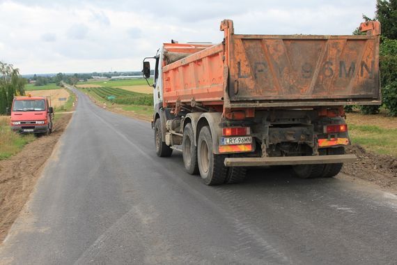 Fotograficzny dziennik budowy - inwestycje drogowe Powiatu Puławskiego (11.07.2019)