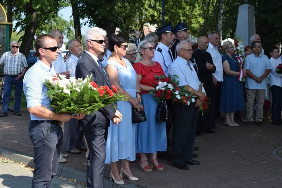 Upamiętnienie ofiar bombardowania w Gołębiu